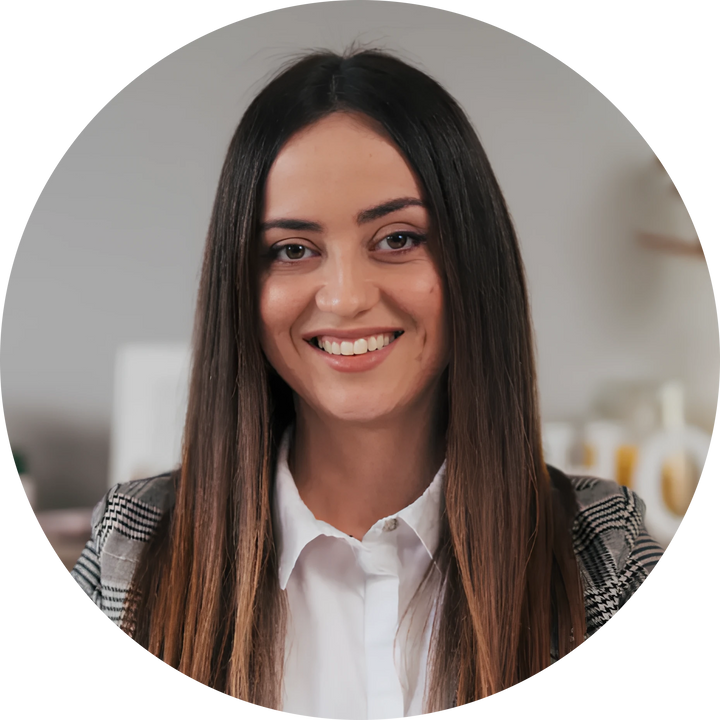 Young woman smiling warmly, representing a happy Techify™ customer.